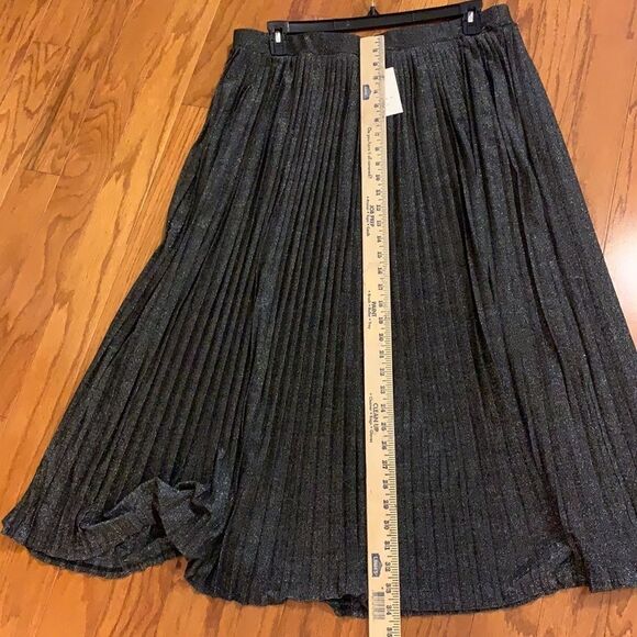 silver metallic pleated skirt - Picture 7 of 7